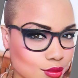 Meet your Posher, Delia